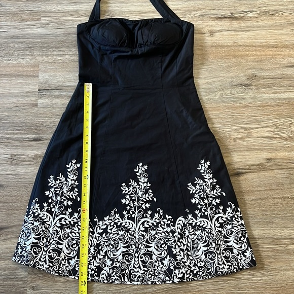 White House Black Market Black and White Strapless Halter Dress Size 6. - Picture 9 of 11